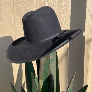 Black felt cowboy hat